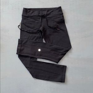 LULULEMON Capri lounge wear size 2 black